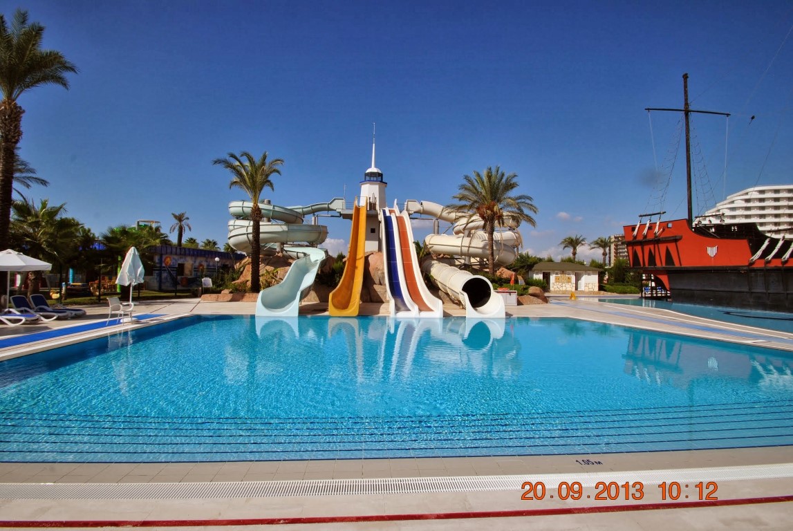 imagini hotel TITANIC LARA